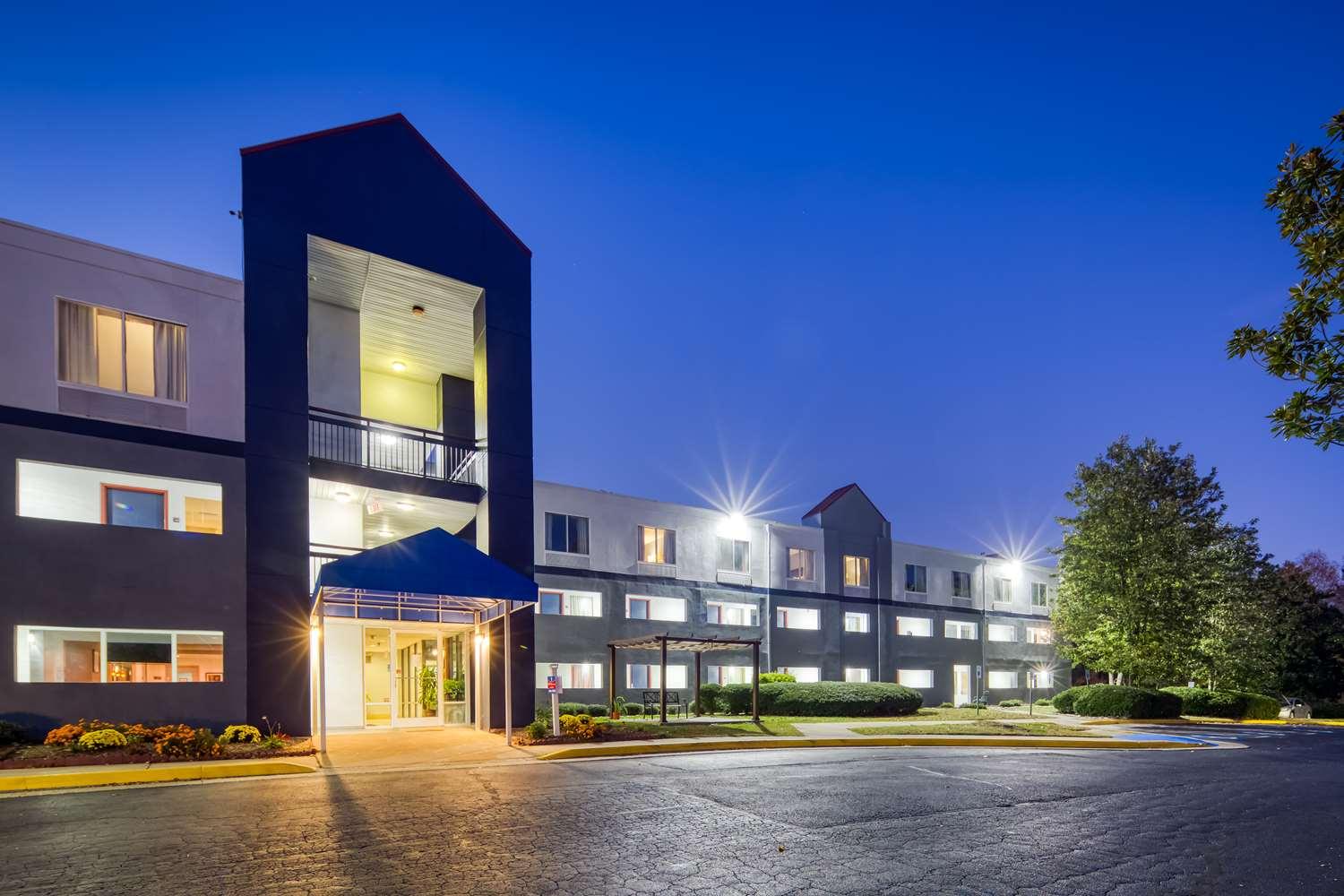 Surestay Plus Hotel By Best Western Durham Medical Center Экстерьер фото